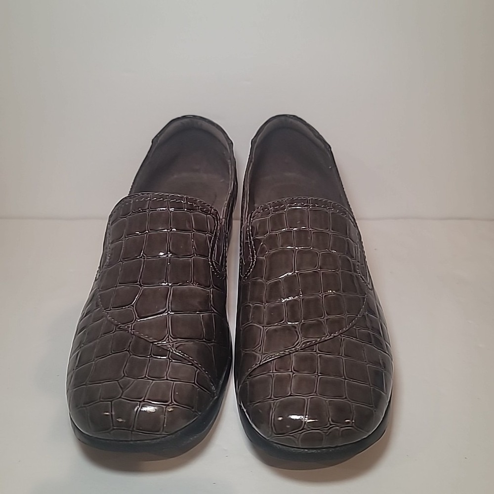 Clarks Women's Faux Alligator Slip On Loafer Shoes SZ 9M Brown - Picture 3 of 7